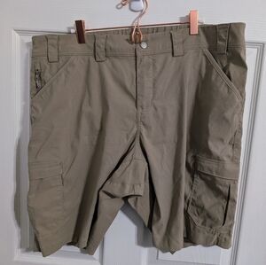 Duluth Shorts Womens Size 18 Cargo Beige Dry On The Fly Outdoor Travel Hiking